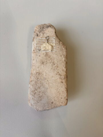 figurine féminine couchée, image 2/2