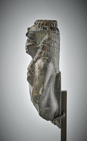 statue, image 2/5