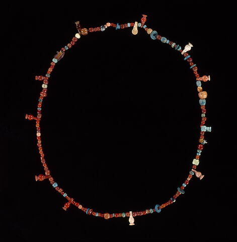 collier à pendentif ; amulette ; perle rondelle ; perle globulaire ; perle irrégulière ; perle en bouteille, image 3/6