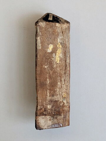 figurine d'Osiris à l'obélisque  ; élément momifié, image 3/4