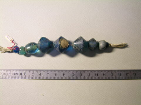 perles  ; perle biconique ; perle globulaire, image 2/2