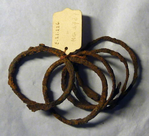 bracelet en anneau à extrémités chevauchantes