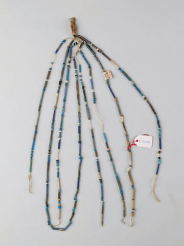 collier à 4 rangs ; perle tubulaire ; perle cylindrique annelée ; perle rondelle