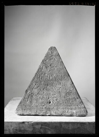 Pyramidion de Horemakhbit, image 4/7