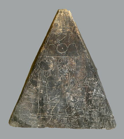 Pyramidion de Horemakhbit, image 1/7
