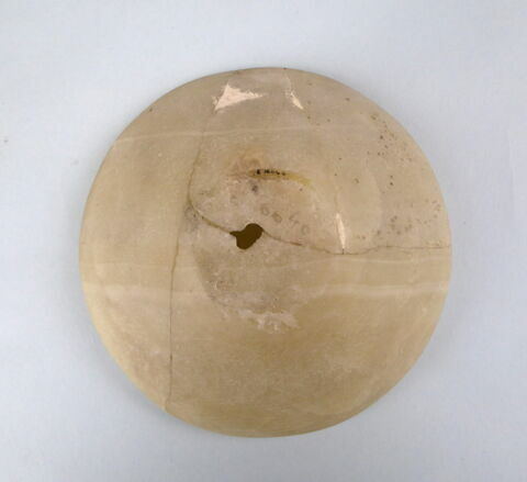 bol à bord rentrant ; plusieurs fragments recollés, image 4/4