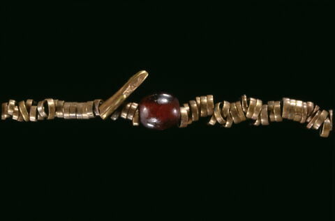 collier à pendentif ; figurine ; amulette ; perle tubulaire ; perle rondelle, image 13/15