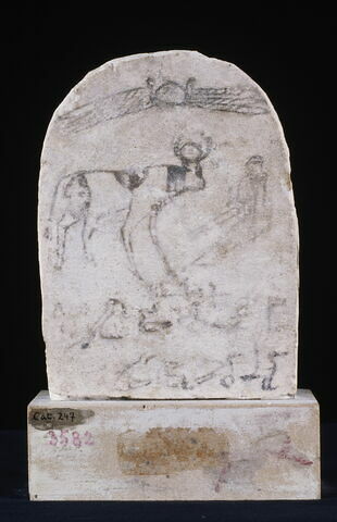 stèle cintrée, image 2/2
