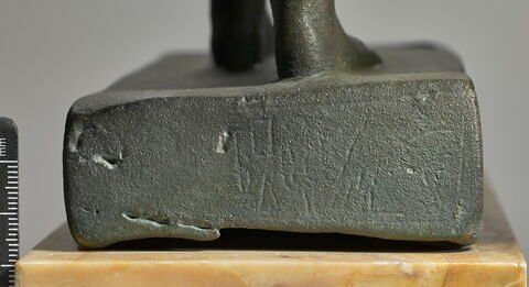 statuette, image 2/8