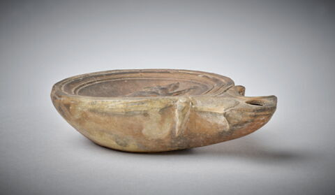 lampe à bec triangulaire et volutes, image 3/3