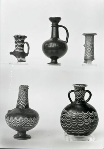 vase, image 2/2