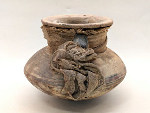 jarre biconique ; avec contenu, image 3/4