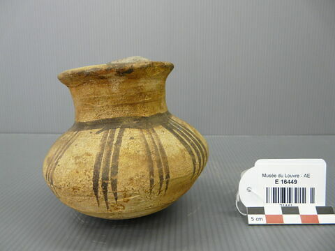jarre biconique ; vase miniature ; couvercle de vase ; avec contenu, image 1/3