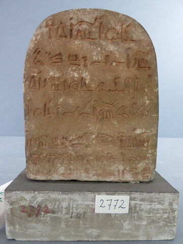 stèle cintrée, image 2/3