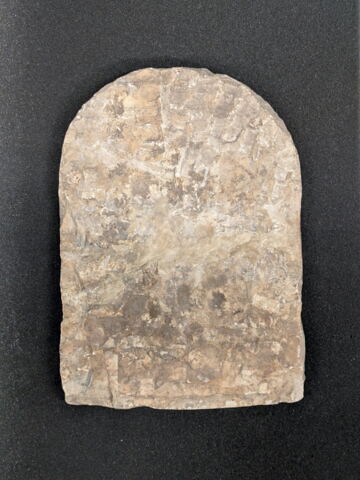 stèle cintrée ; stèle à un registre, image 2/2