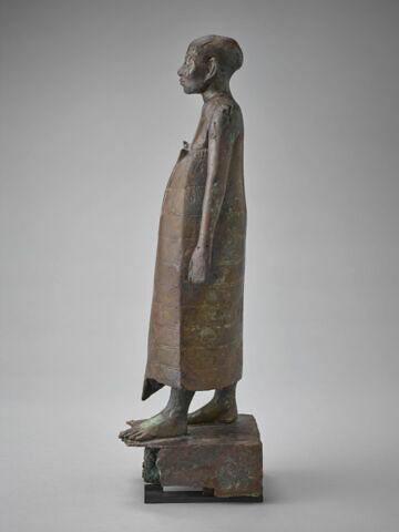 statue, image 3/7