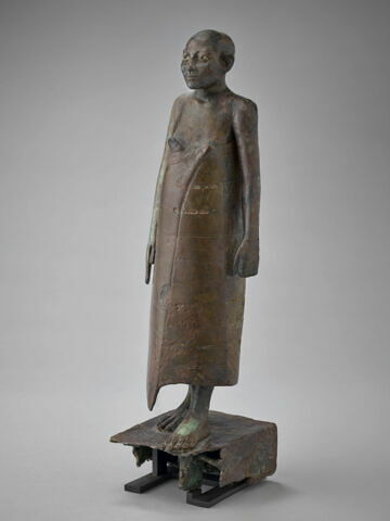 statue, image 4/7
