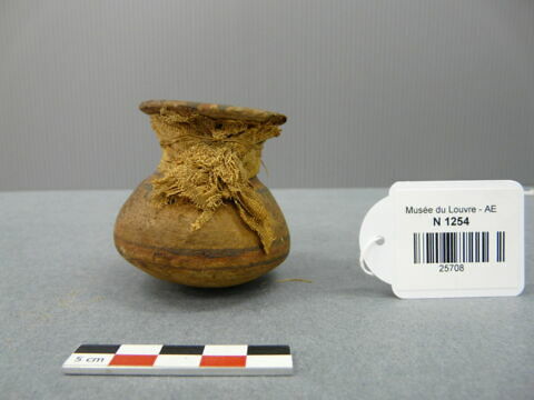 vase miniature ; avec contenu