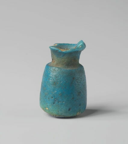 amulette  ; vase miniature