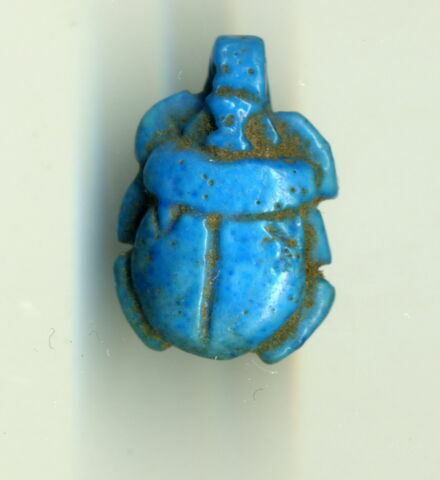 scarabée ; amulette ; perle