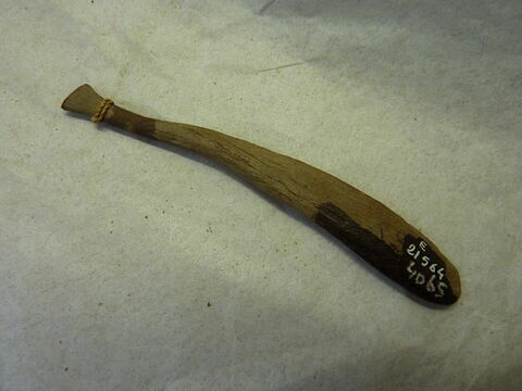 outil ; spatule  ; ébauchoir