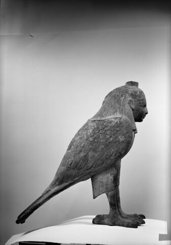 statue, image 2/2