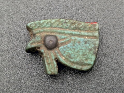 amulette oudjat simple biface, image 2/2