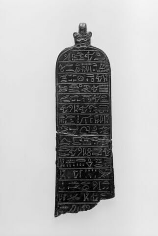 amulette ; stèle miniature