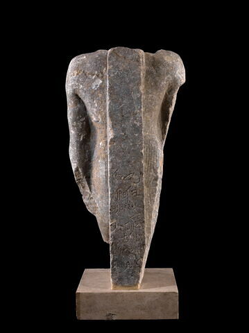 statue, image 4/12