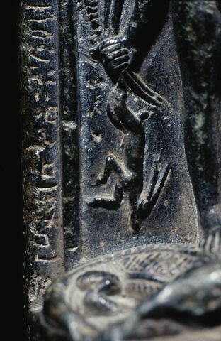stèle d'Horus ; pendentif, image 6/9