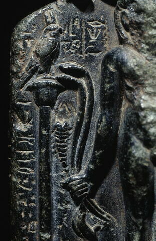 stèle d'Horus ; pendentif, image 7/9