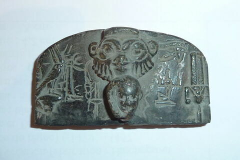 stèle d'Horus ; stèle miniature, image 1/4