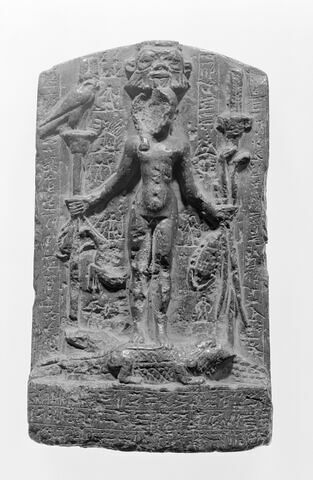 stèle d'Horus, image 1/8