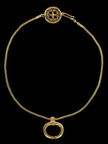 collier à pendentif