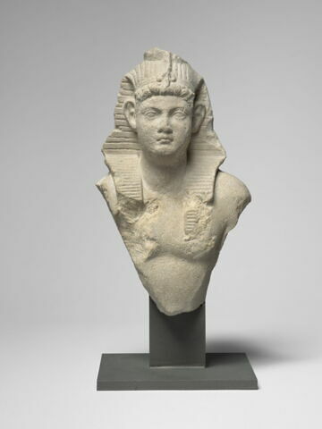 statue