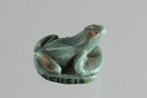 amulette ; perle  ; chaton de bague