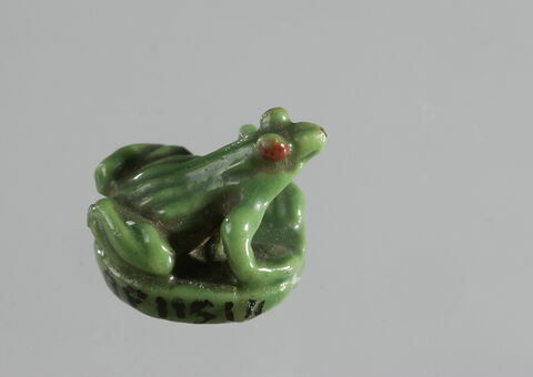 amulette ; perle  ; chaton de bague