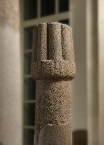 colonne à chapiteau papyriforme fermé, image 4/4