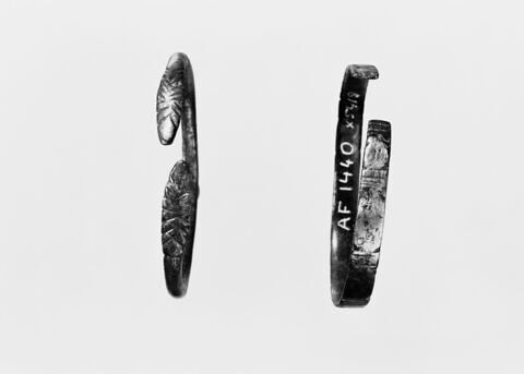 bracelet, image 2/2