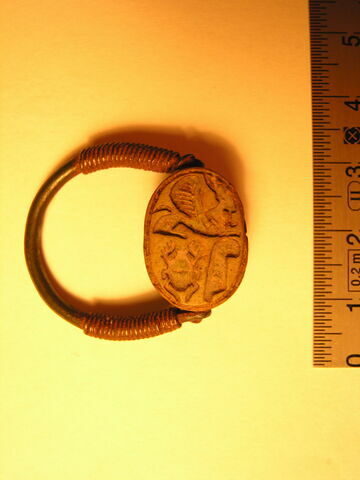 scarabée ; bague en anneau à extrémités enroulées, image 1/1