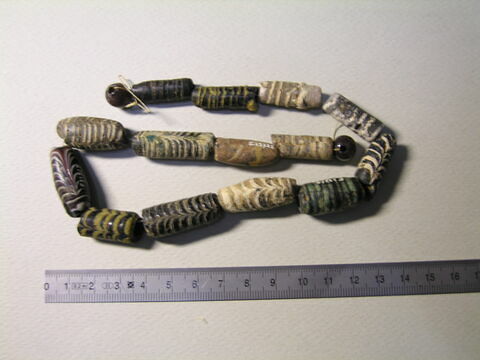collier ; perles ; perle tubulaire, image 2/2