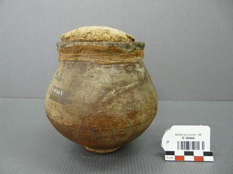 vase ; avec contenu ; bouchon de vase ; sceau