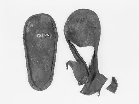chaussure droite ; fragments, image 2/3