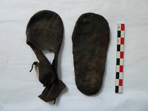 chaussure droite ; fragments, image 1/3