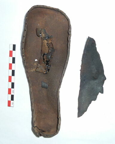 chaussure gauche ; fragments, image 1/1