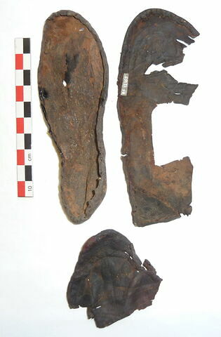 paire de chaussures ; fragments ; fragments, image 1/2