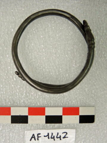 bracelet en anneau à extrémités chevauchantes