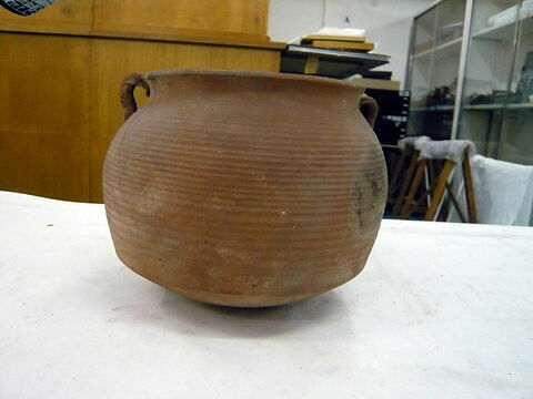 vase, image 2/2