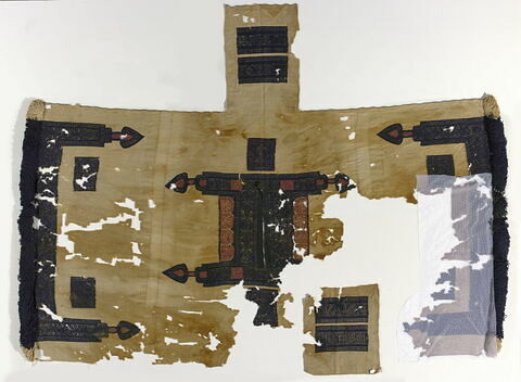 tunique ; plastron de tunique ; clavus ; tabula ; bande de poignet