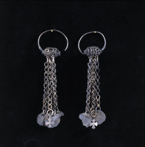 boucle d'oreille ; boucle d'oreille en anneau à pendentif, image 2/2